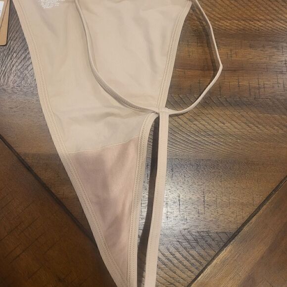 SKIMS Mica Thong 4X Nude Color - Picture 3 of 5